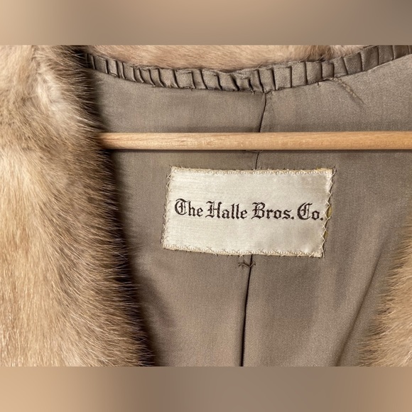 The halle bros co. Fur coat - Picture 4 of 8